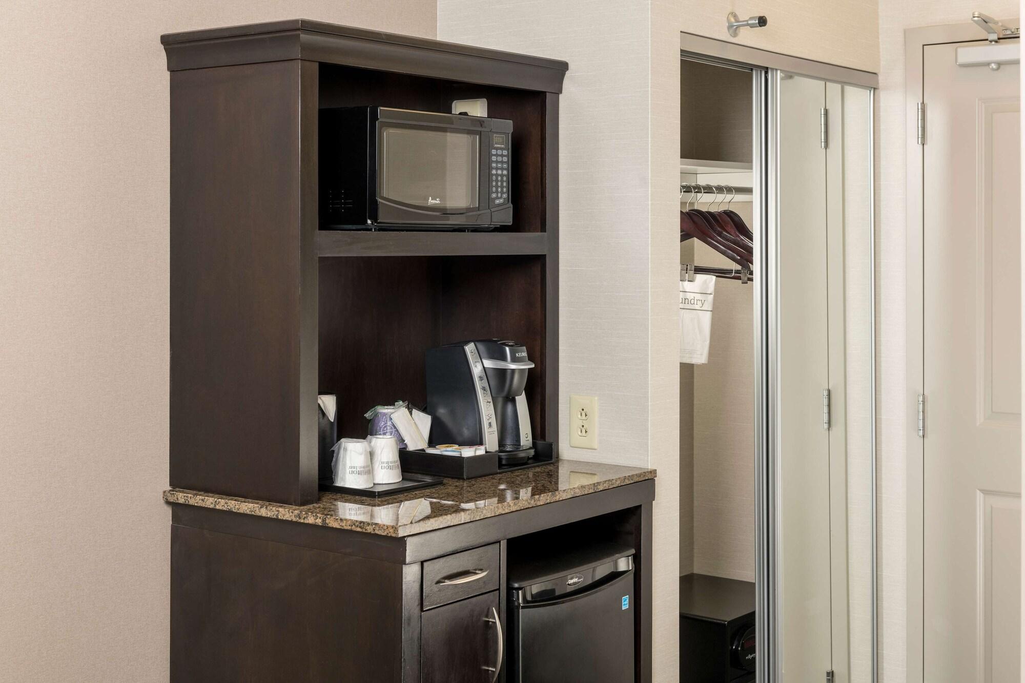 Hilton Garden Inn Silver Spring White Oak Экстерьер фото