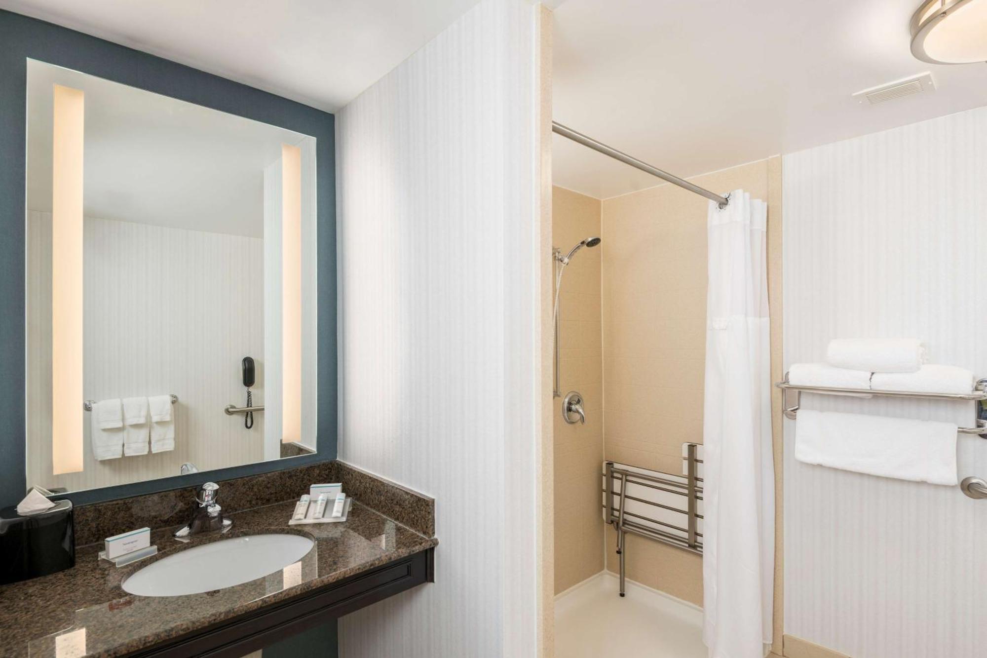 Hilton Garden Inn Silver Spring White Oak Экстерьер фото